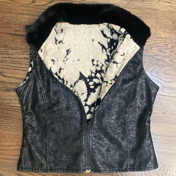 Boutique Reversible Leather Embossed and Faux Fur Cow Hide Vest GORGEOUS - Picture 1 of 12